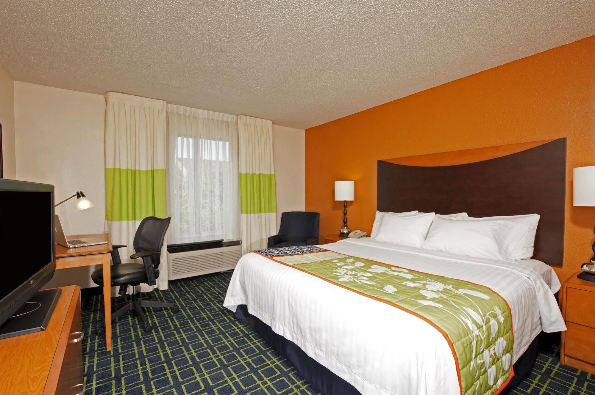 Fairfield Inn & Suites By Marriott Chicago Naperville Exterior photo